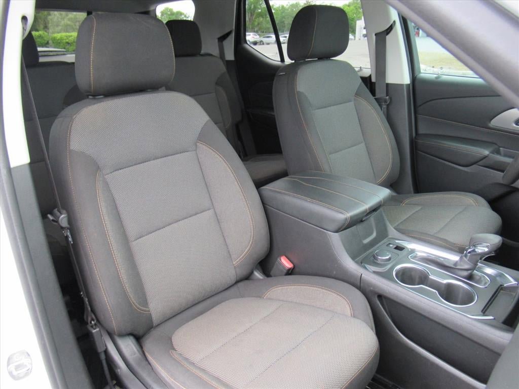 Used 2021 Chevrolet Traverse LS FWD image 9