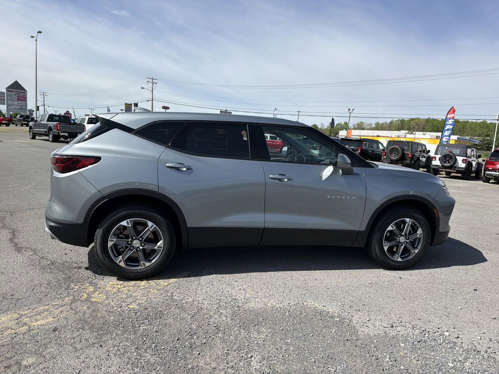 Used 2025 Chevrolet Blazer LT AWD/4WD image 5