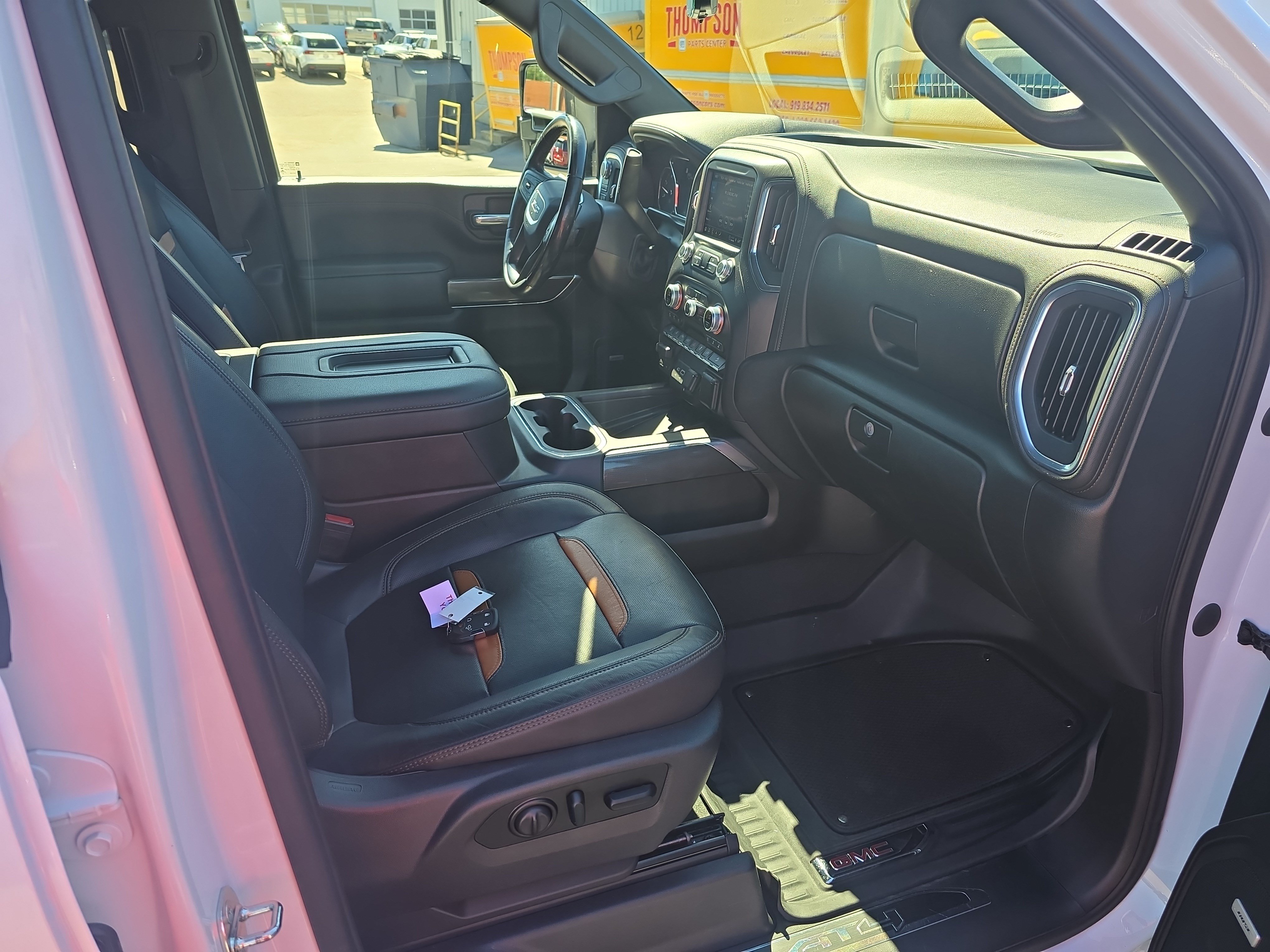 Used 2021 GMC Sierra 2500 AT4 w/ AT4 Preferred Package AWD/4WD image 10