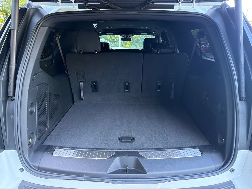 Used 2025 Chevrolet Suburban RST RWD image 18