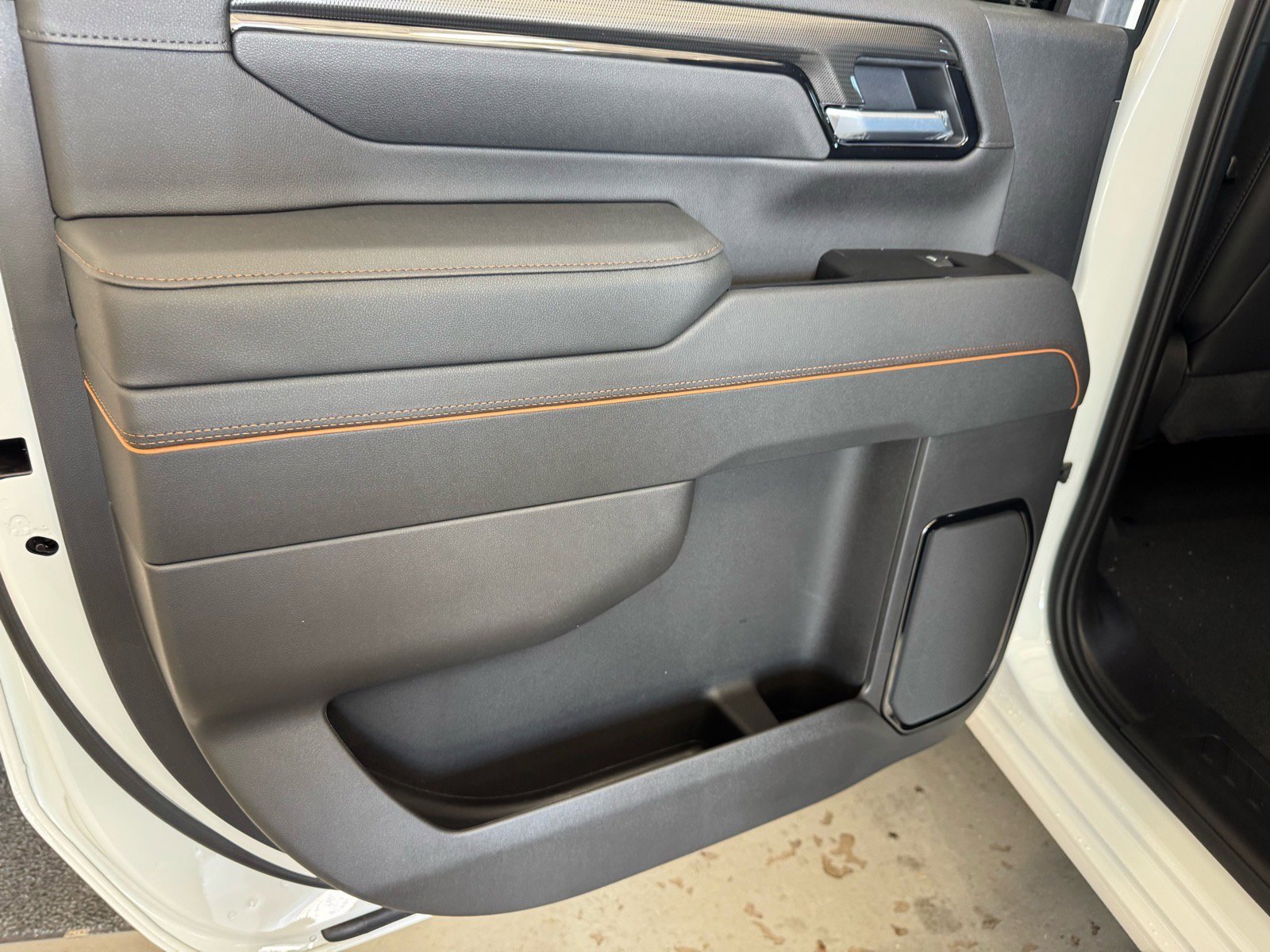 New 2026 GMC Sierra 2500 AT4 w/ AT4 Premium Plus Package image 9