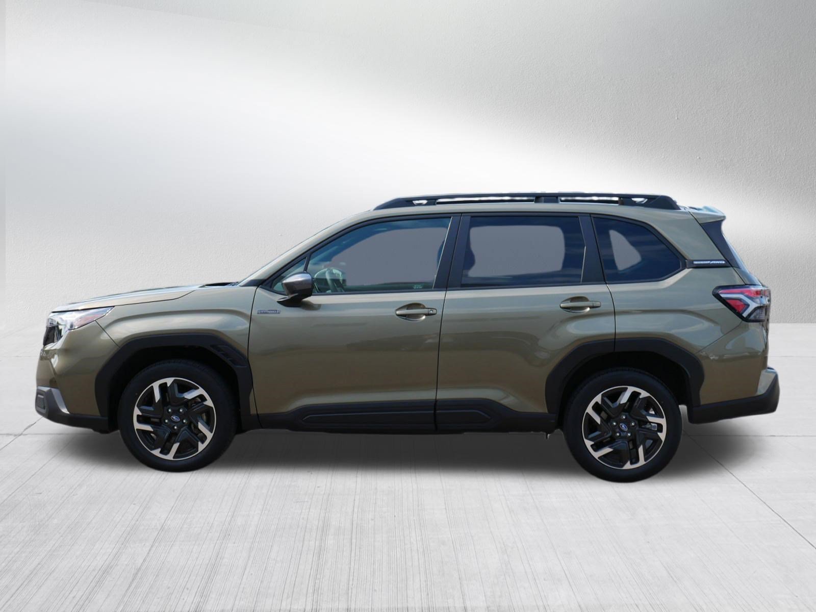 Used 2025 Subaru Forester Premium AWD/4WD image 4