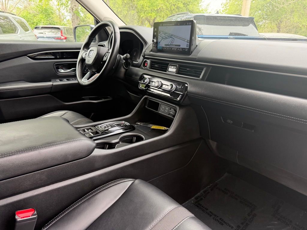 Certified 2025 Honda Pilot Touring image 11