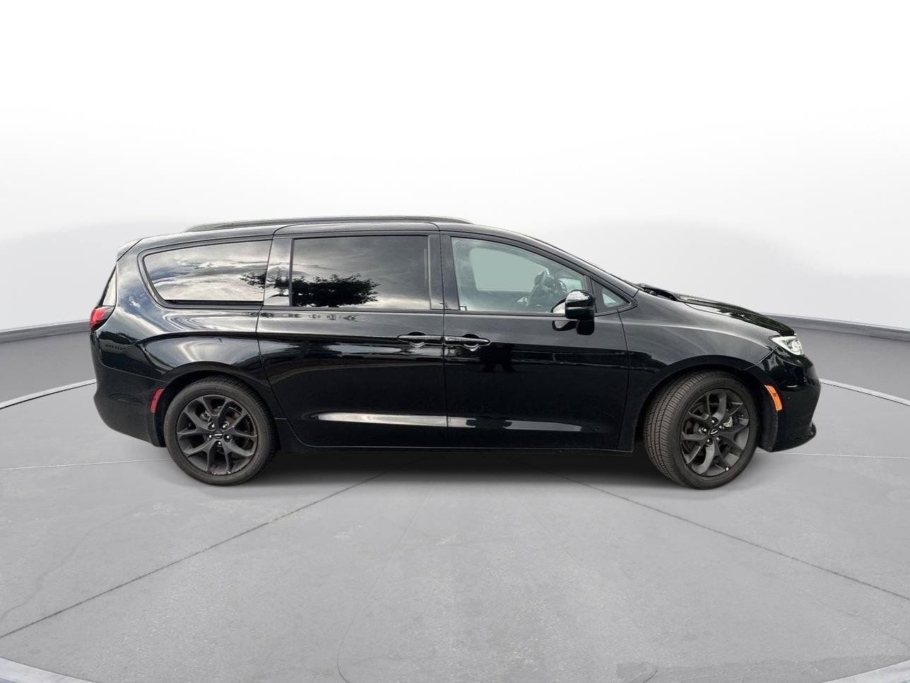 Used 2025 Chrysler Pacifica Limited FWD image 5