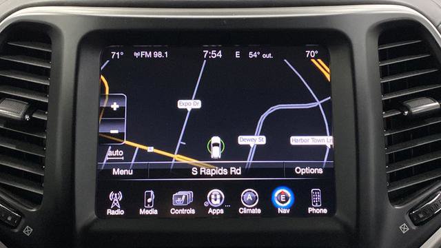 Used 2017 Jeep Cherokee Overland w/ Technology Group AWD/4WD image 15