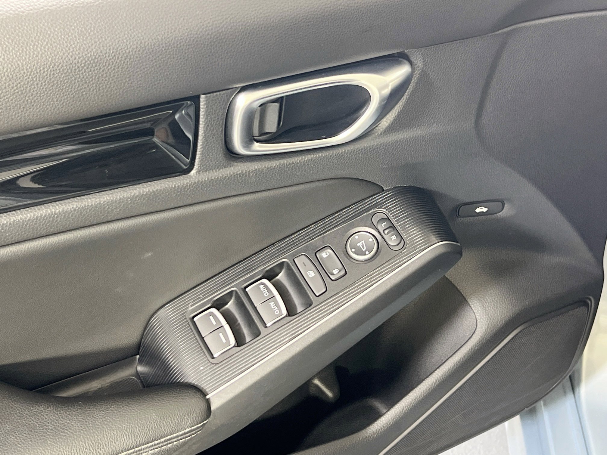 Used 2022 Honda Civic Touring image 18