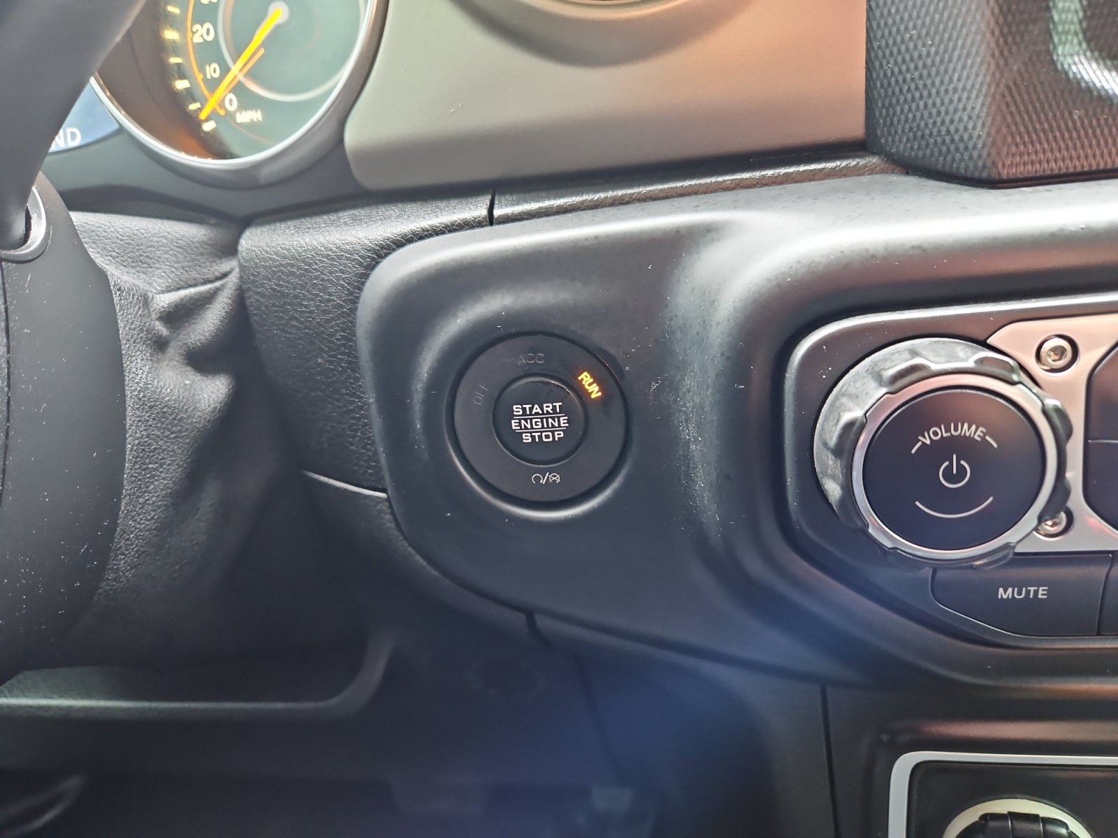 Used 2018 Jeep Wrangler Sport AWD/4WD image 18