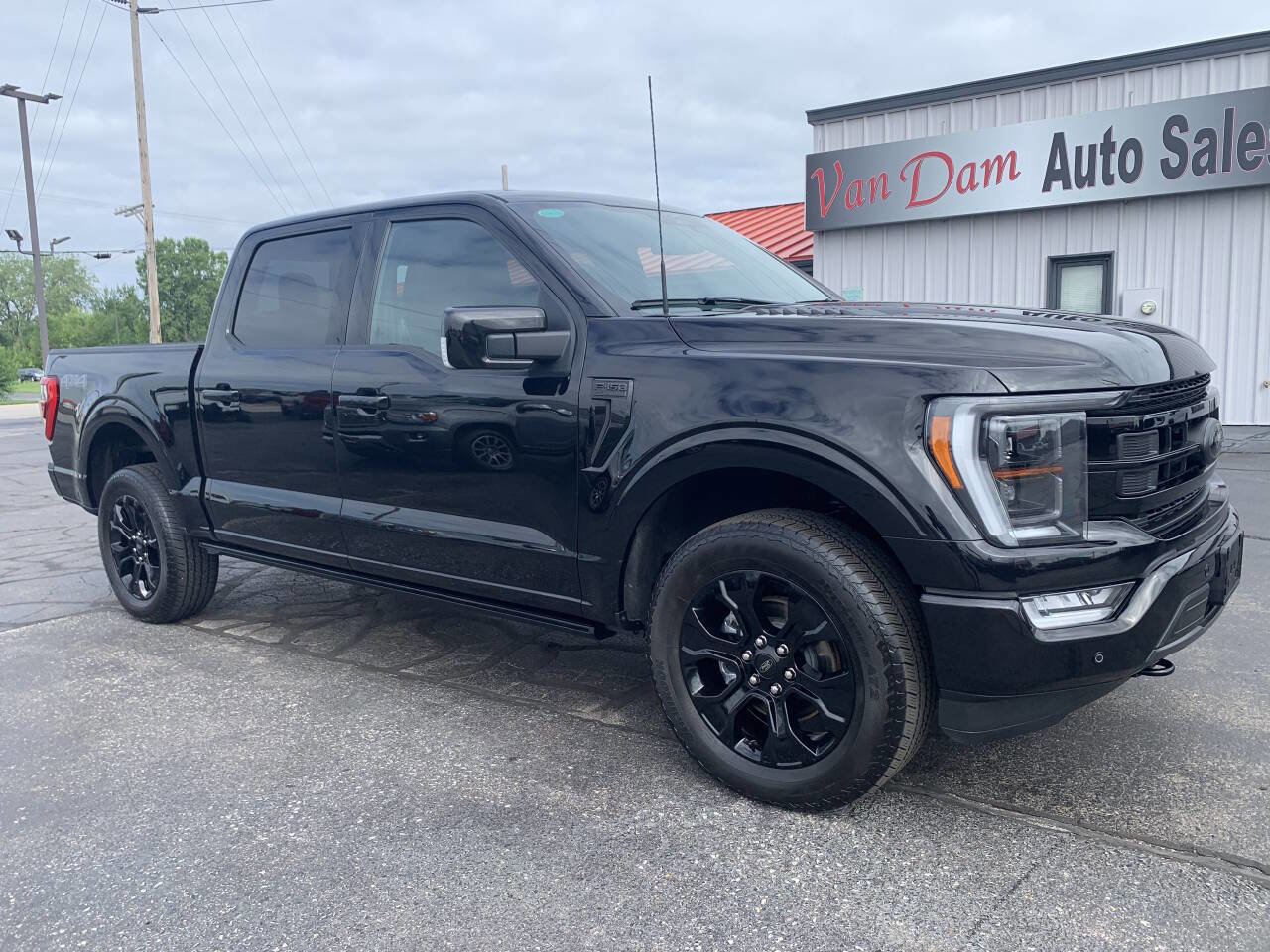 Used 2023 Ford F150 Lariat w/ Equipment Group 502A High image 3