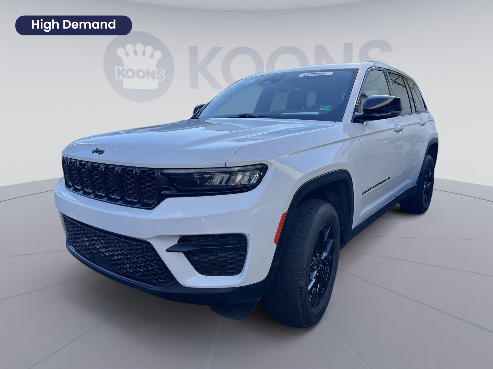 Used 2024 Jeep Grand Cherokee Altitude image 1