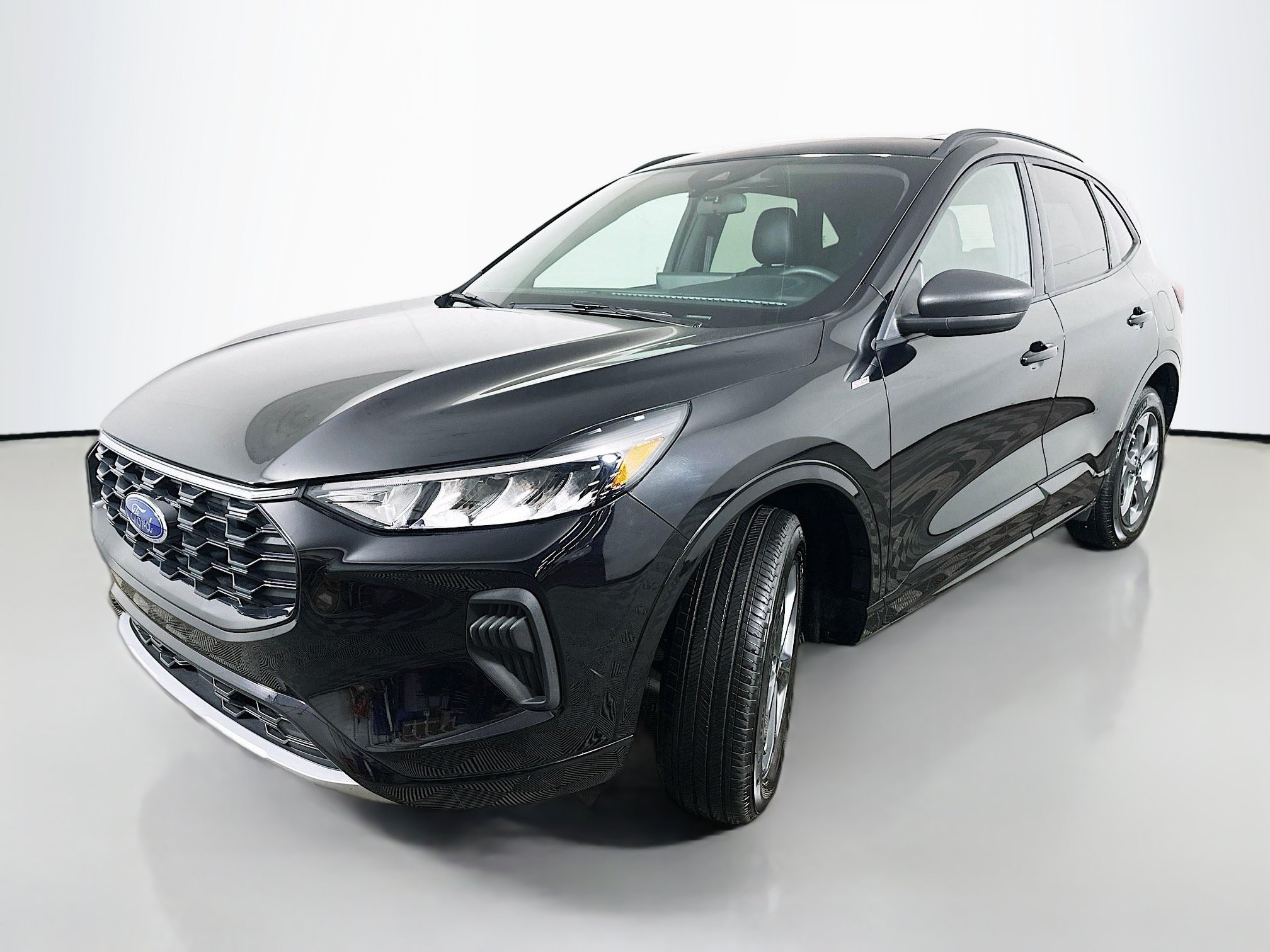 Used 2024 Ford Escape ST-Line w/ Tech Pack #1 AWD/4WD image 3