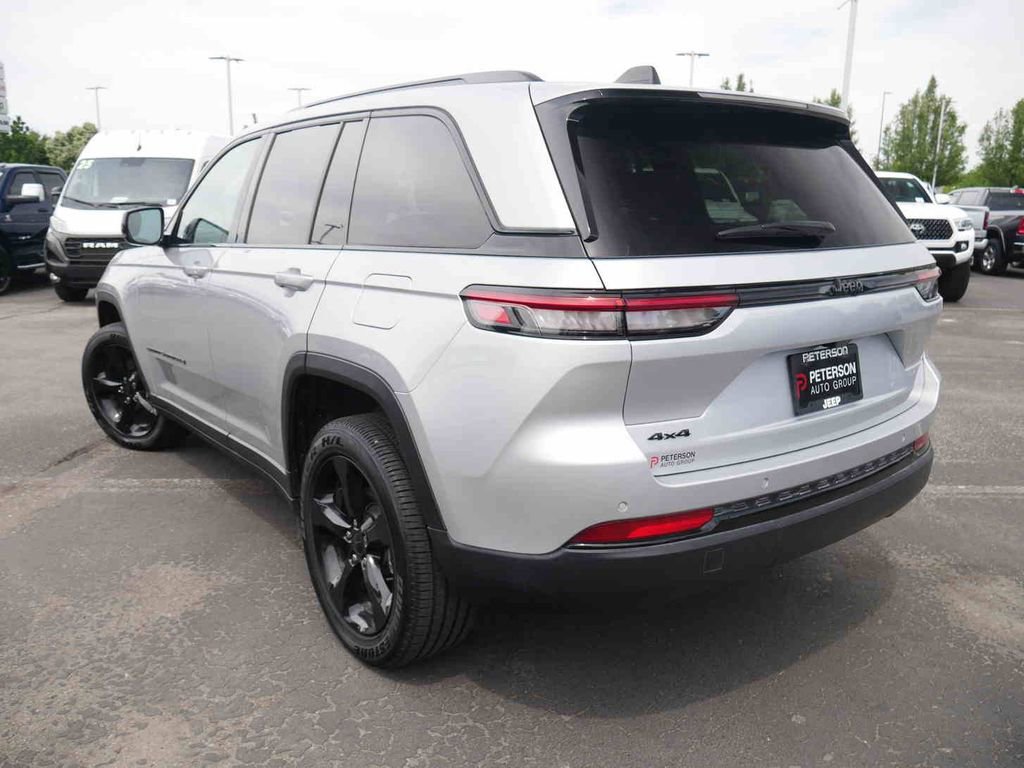 Certified 2025 Jeep Grand Cherokee Altitude AWD/4WD image 16