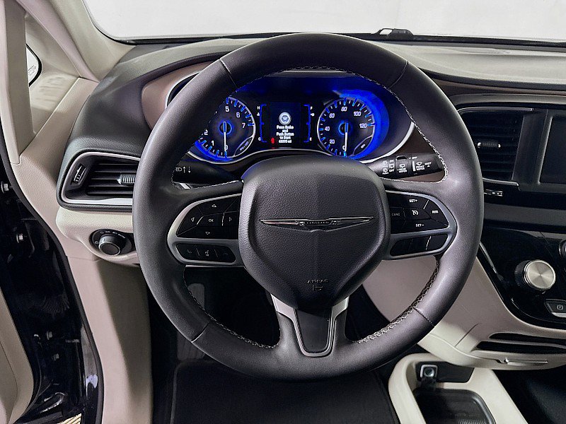 Used 2023 Chrysler Voyager LX image 12