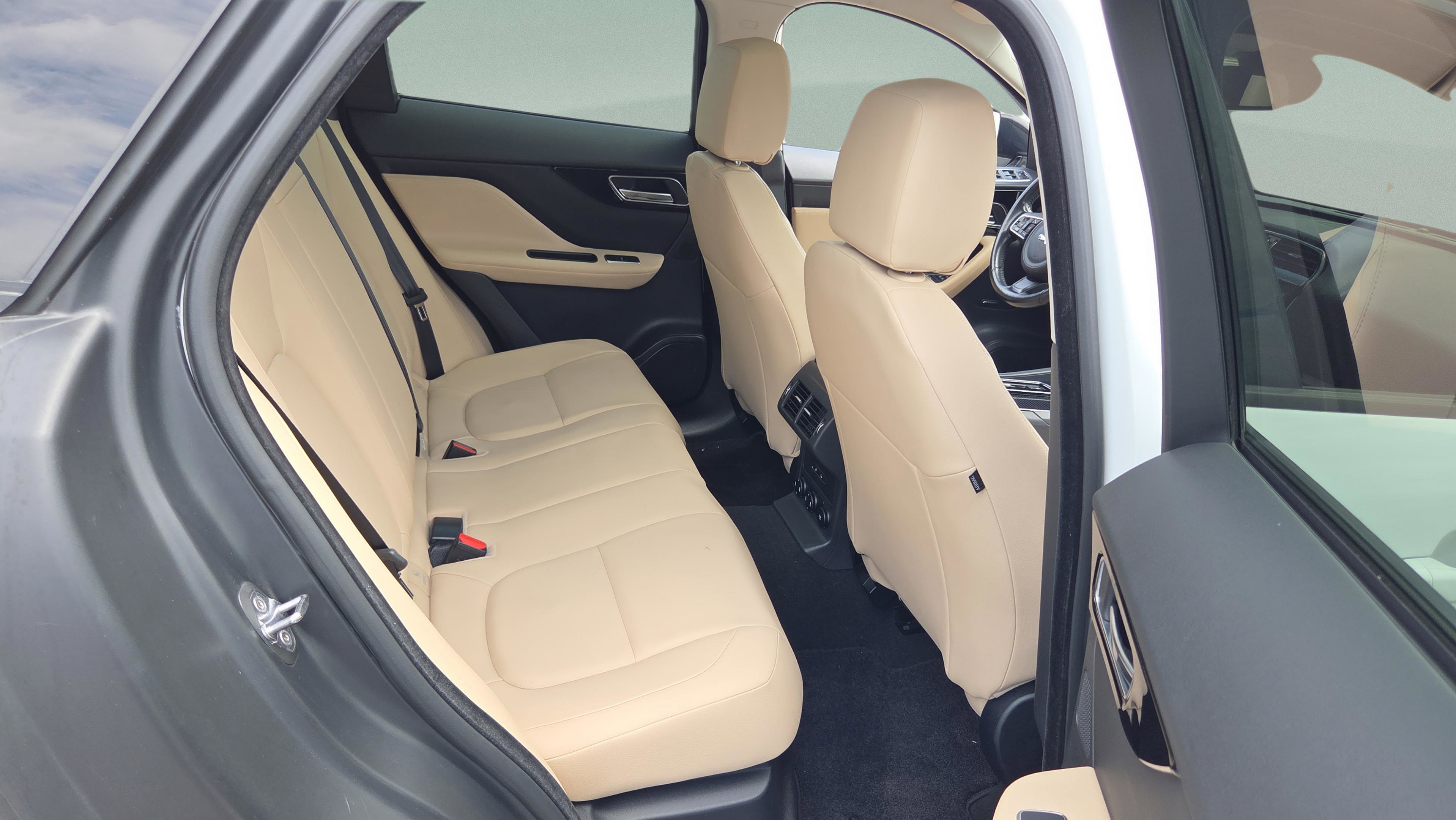 Used 2018 Jaguar F-PACE Premium AWD/4WD image 14