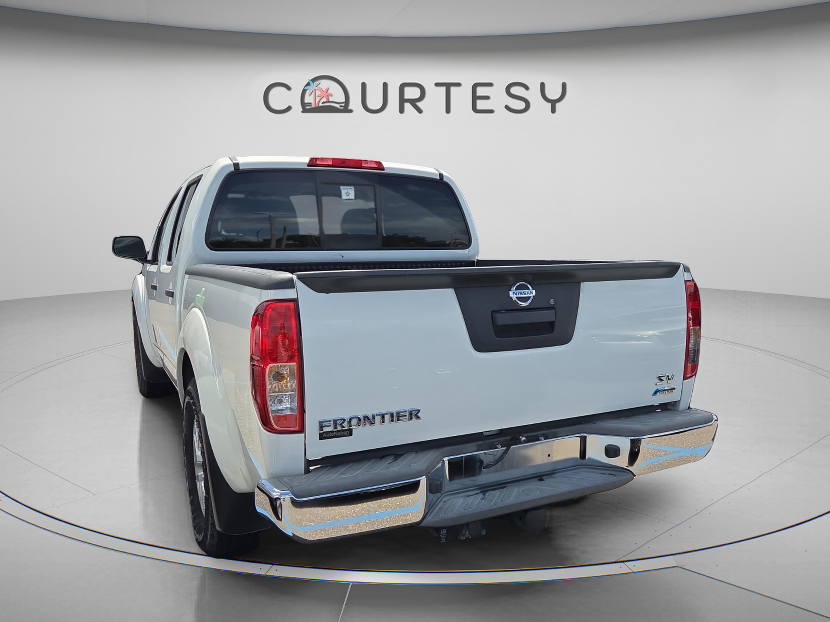 Used 2017 Nissan Frontier SV RWD image 2