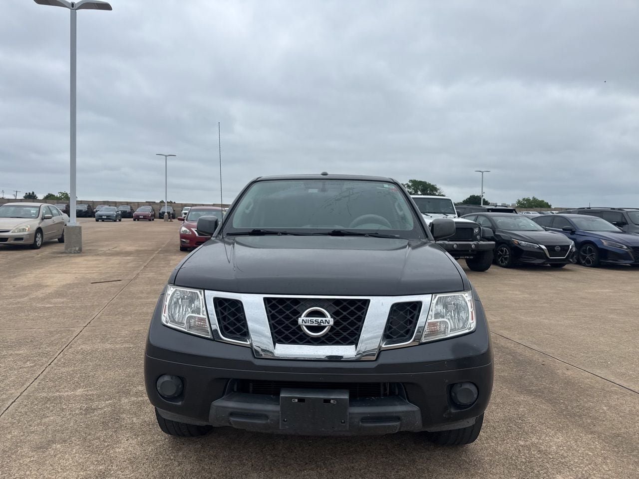 Used 2015 Nissan Frontier SV RWD image 3