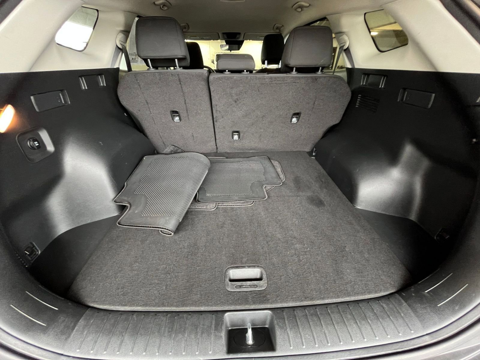 Used 2025 Kia Sportage LX image 31