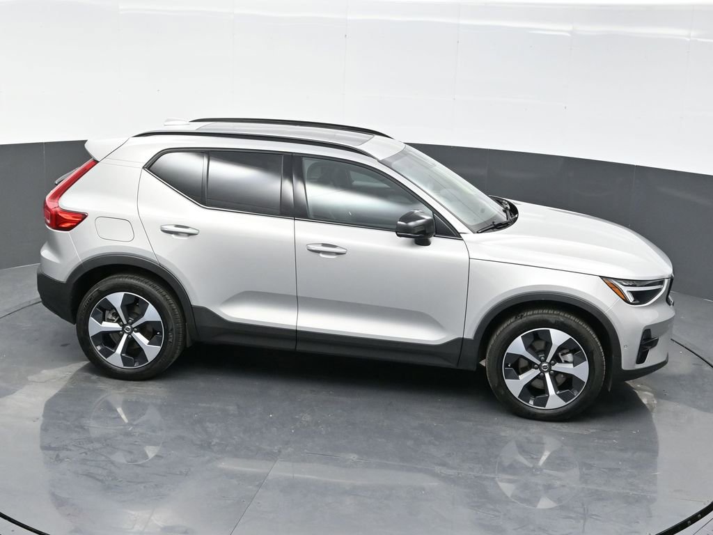 Used 2024 Volvo XC40 B5 Plus image 23