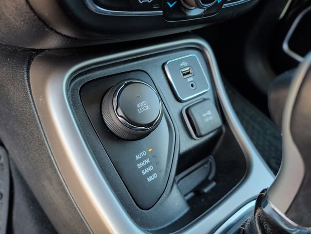 Used 2018 Jeep Compass Latitude w/ Popular Equipment Group AWD/4WD image 33