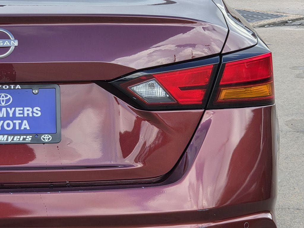 Used 2025 Nissan Altima 2.5 SV FWD image 9