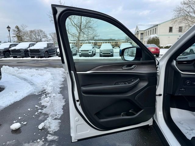 New 2026 Jeep Grand Cherokee Altitude image 20