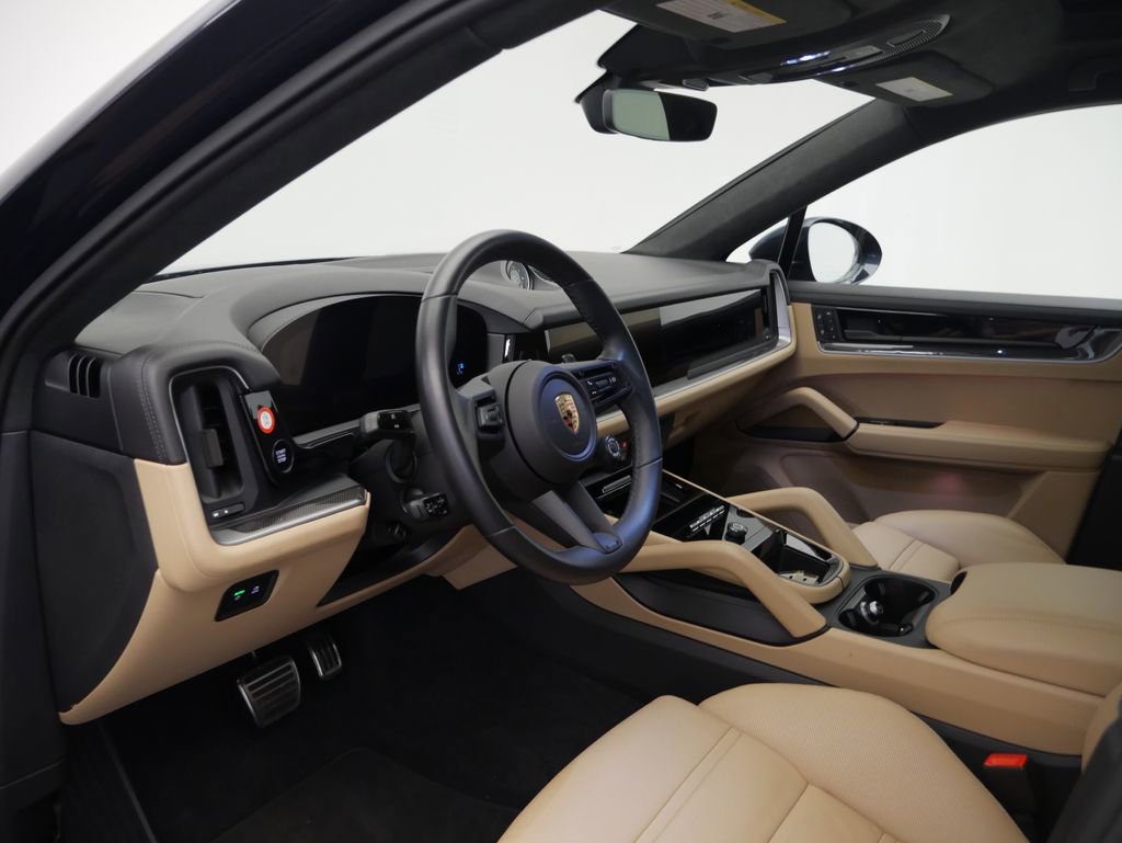Certified 2024 Porsche Cayenne Turbo image 4