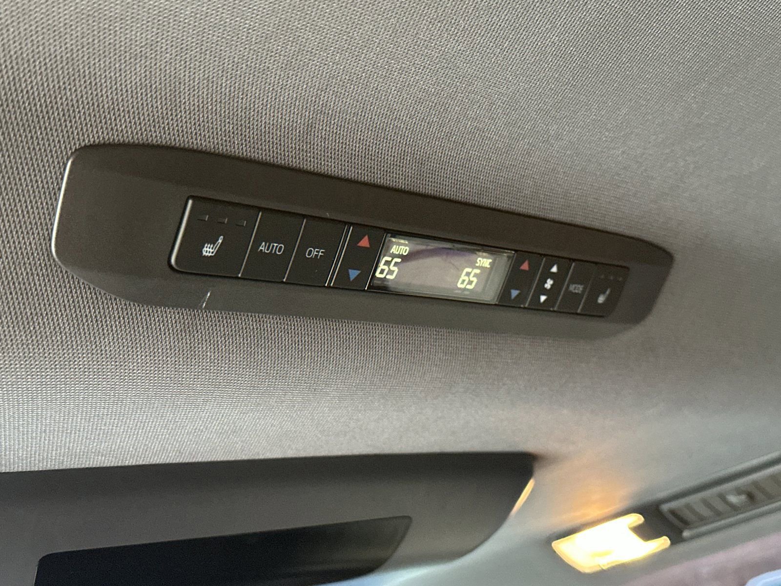Used 2023 Toyota Sienna Platinum FWD image 14