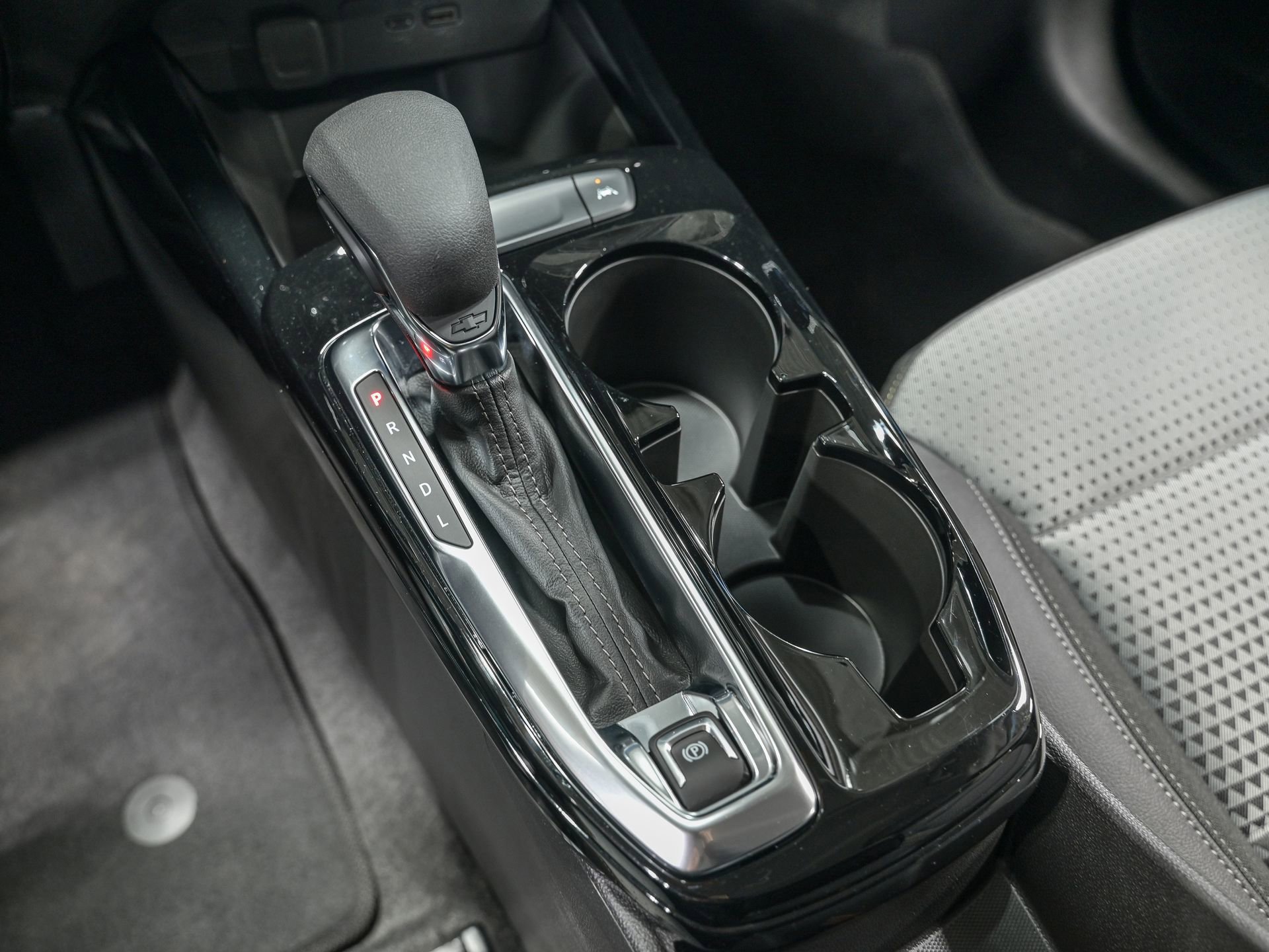 Used 2025 Chevrolet Trax LT w/ LT Convenience Package image 23