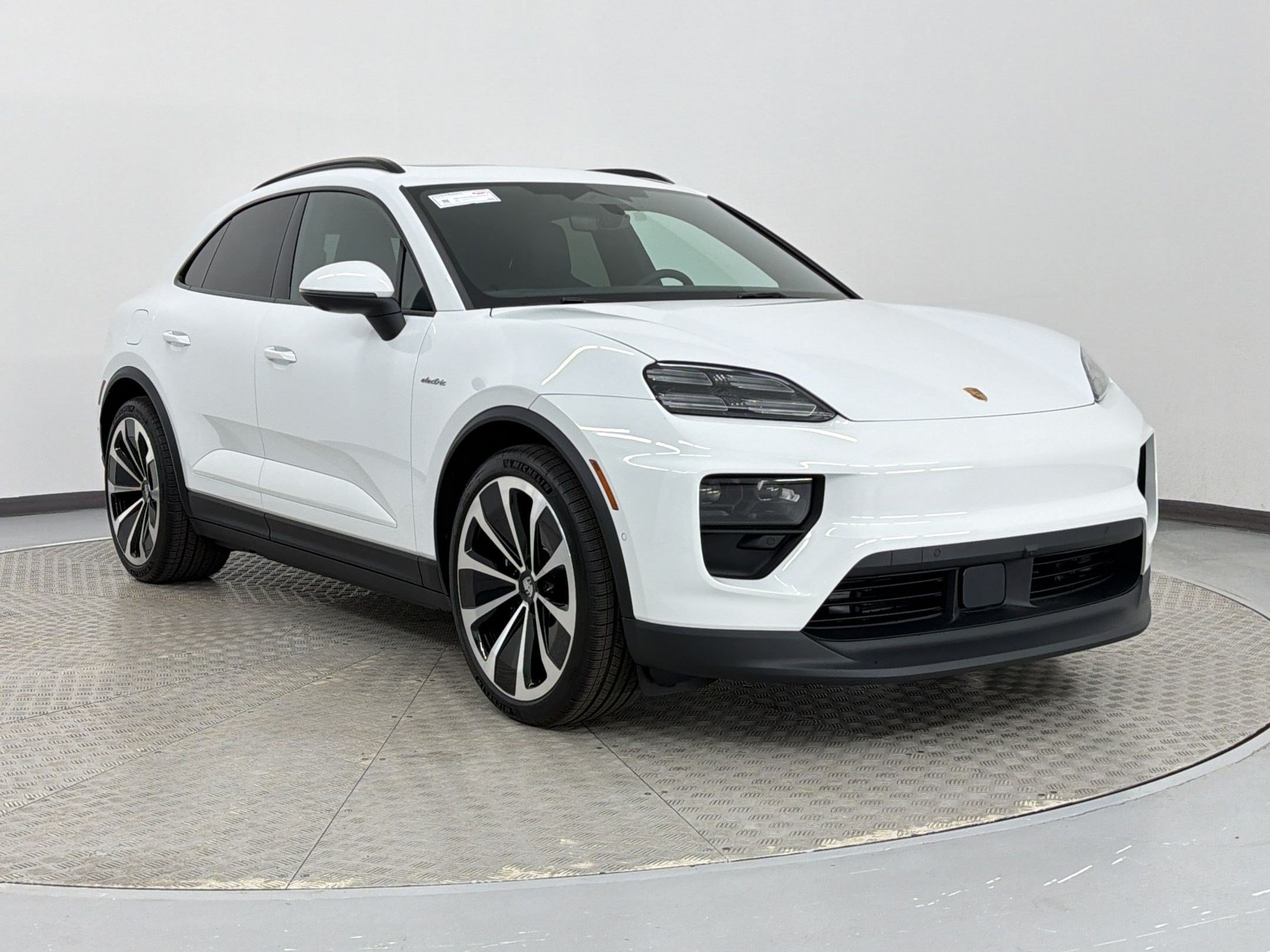 Used 2026 Porsche Macan 4 Electric AWD/4WD image 7