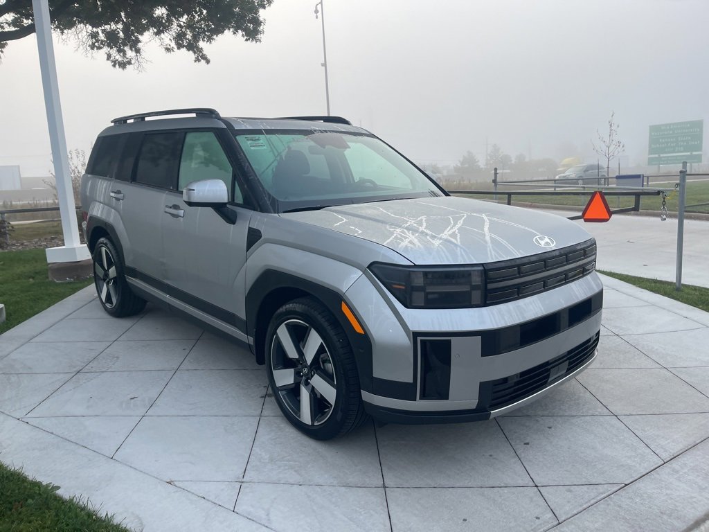 Used 2025 Hyundai Santa Fe Limited image 2