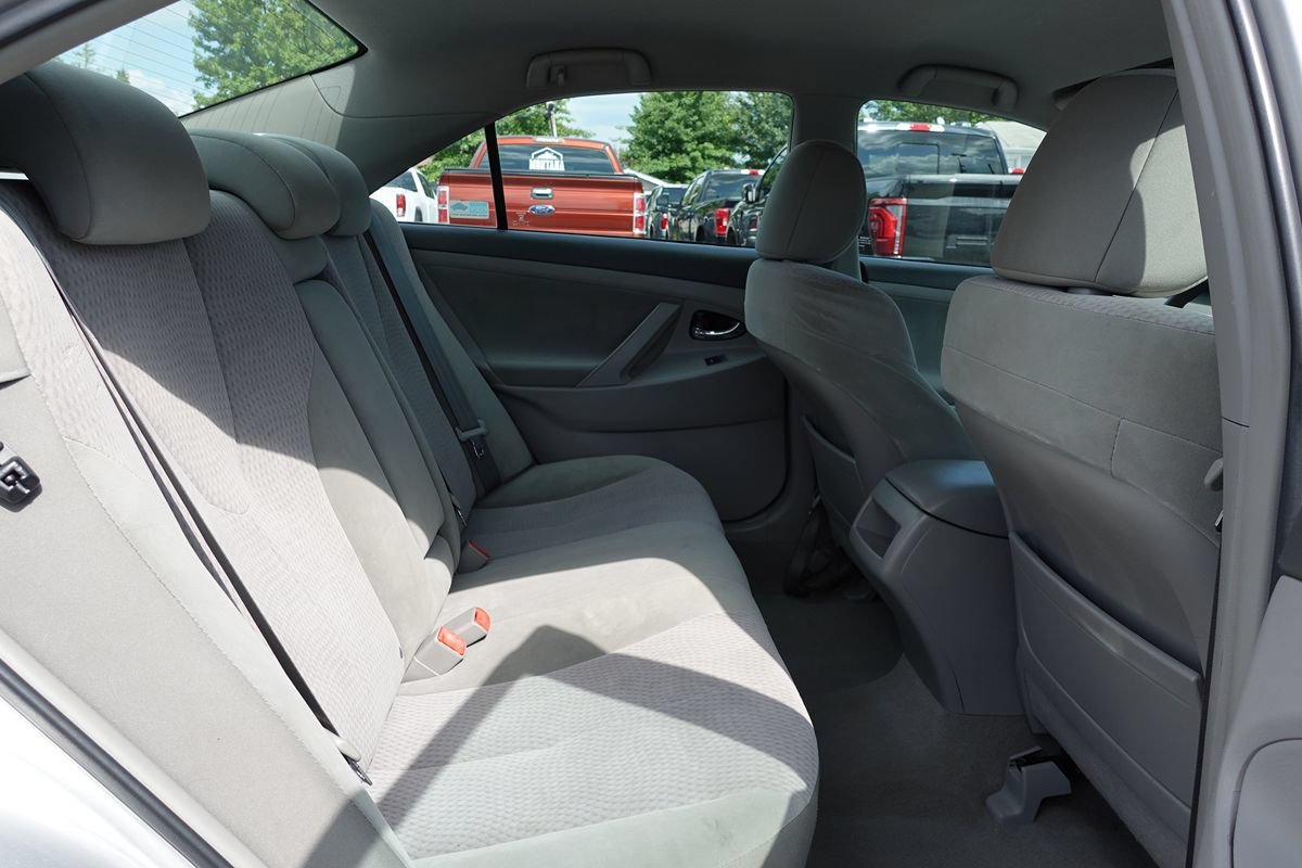 Used 2011 Toyota Camry LE FWD image 23