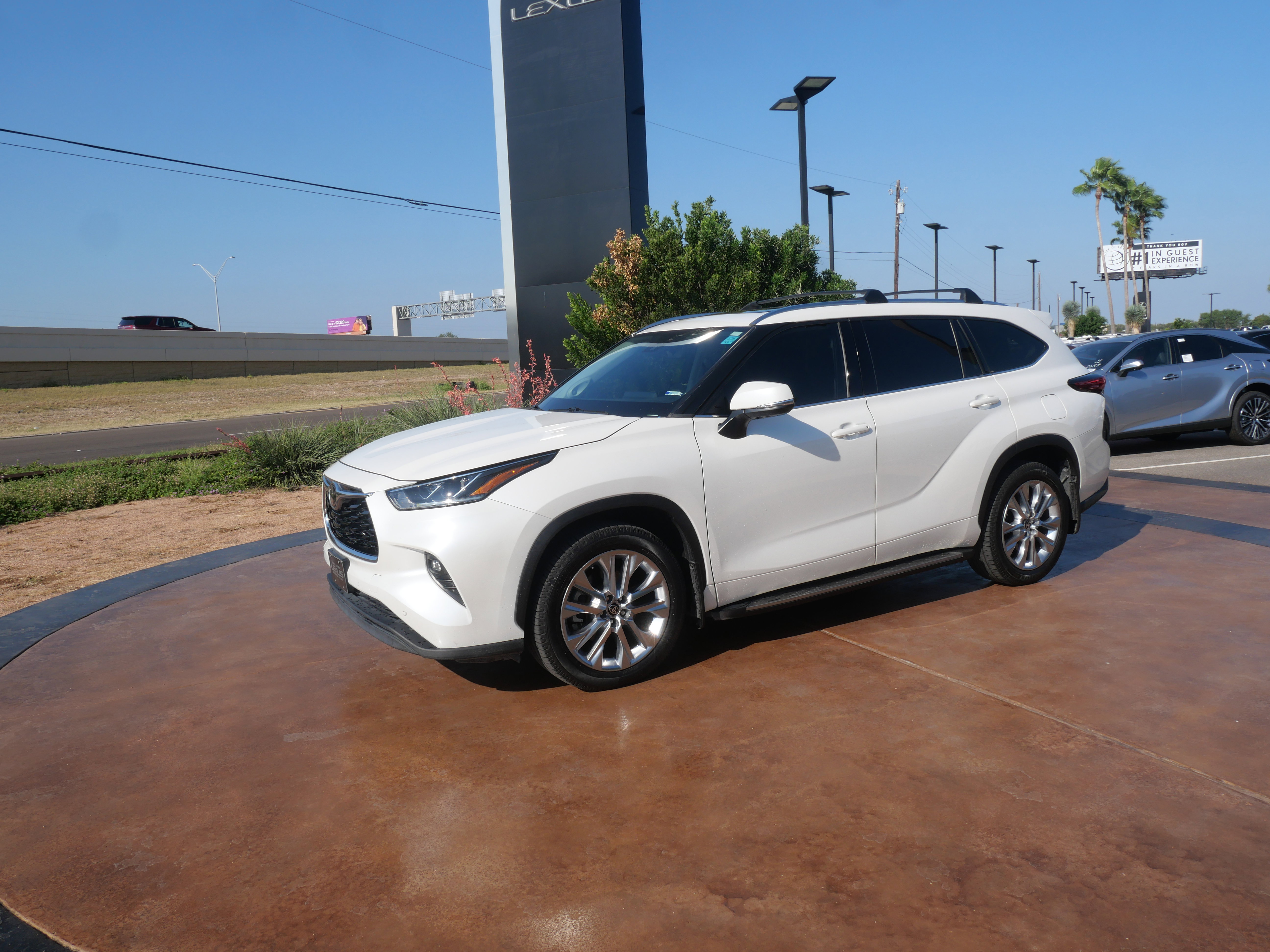 Used 2021 Toyota Highlander Limited image 5