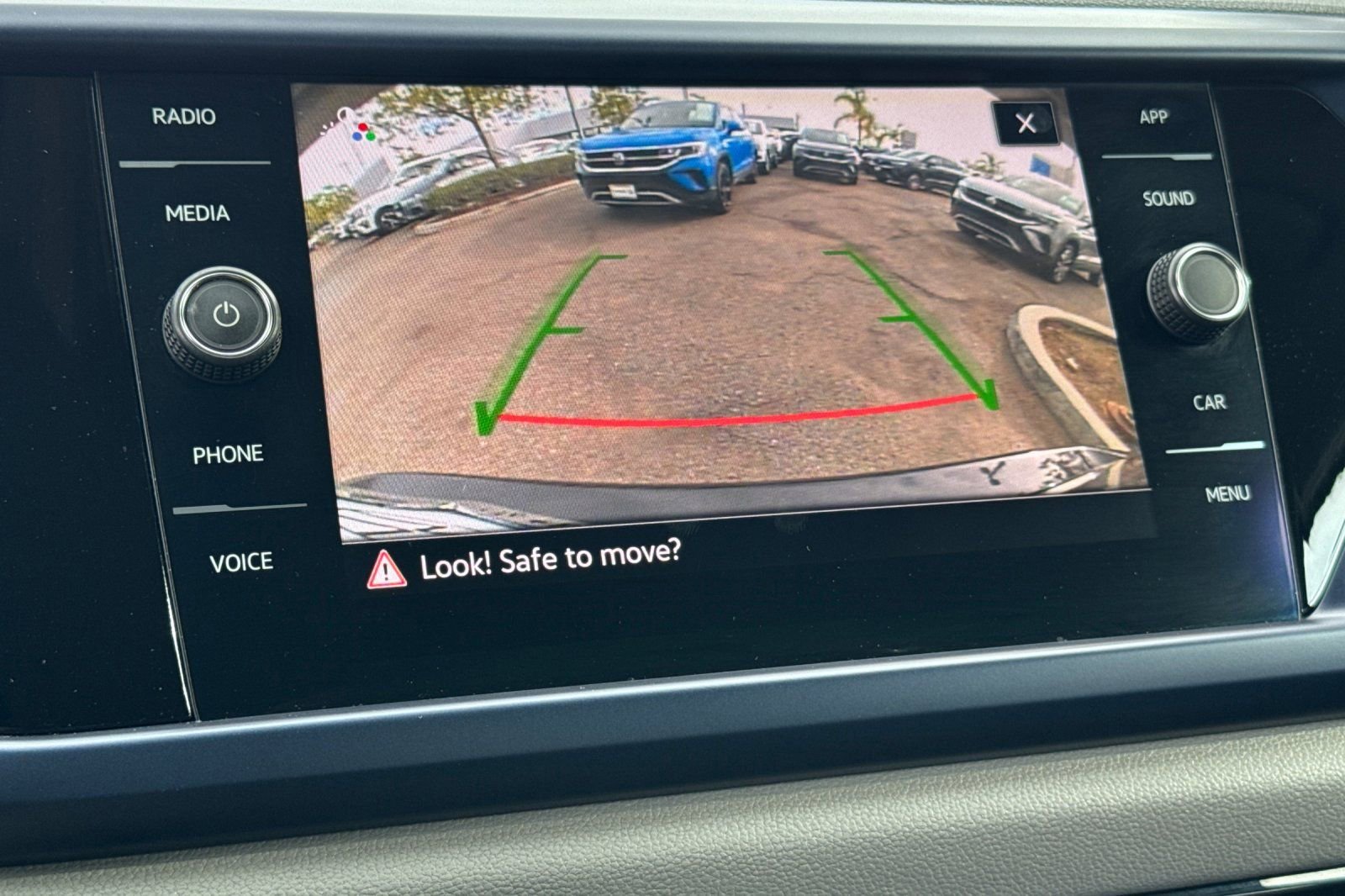 Used 2022 Volkswagen Taos SE image 19