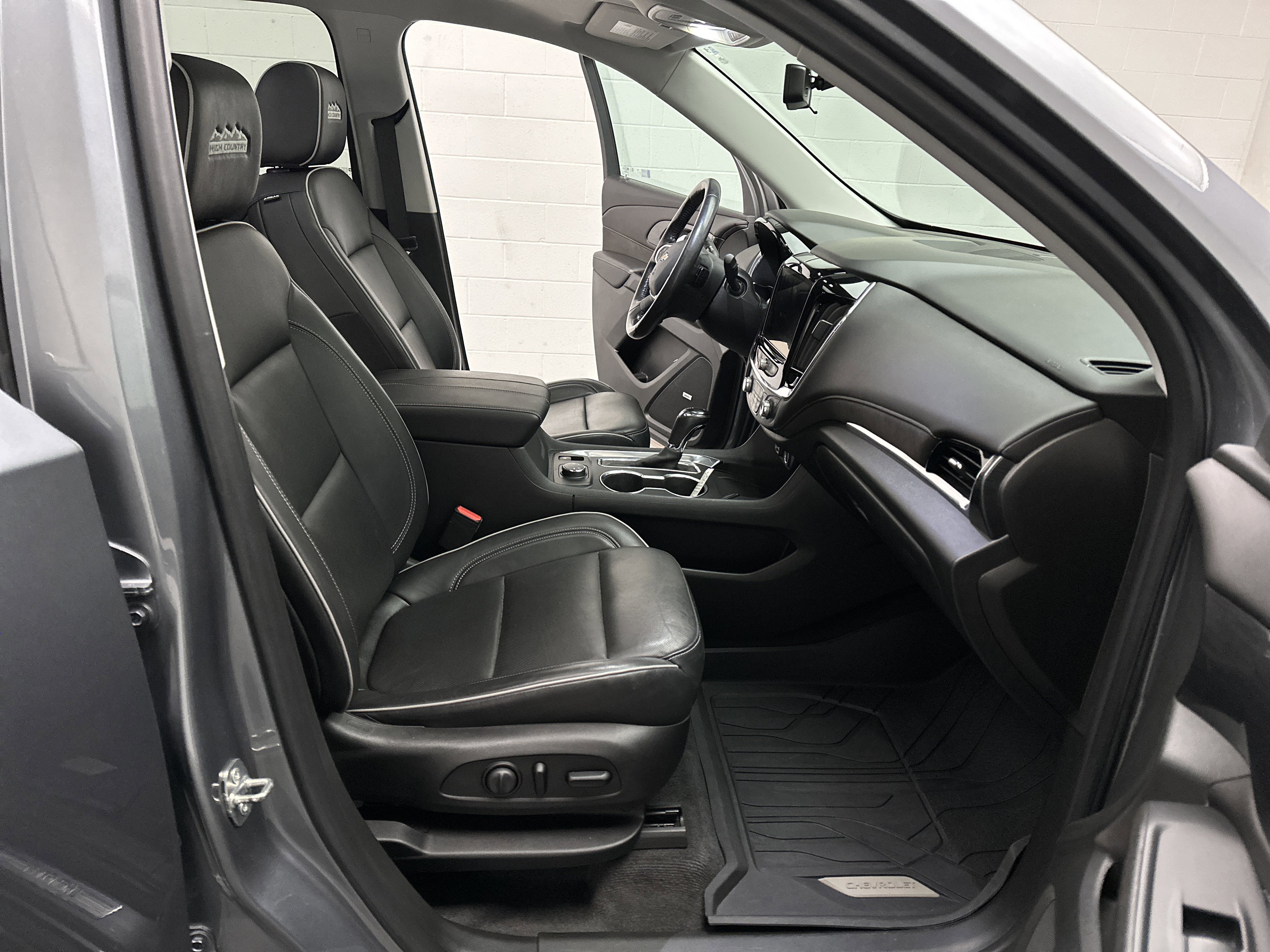 Used 2020 Chevrolet Traverse High Country image 27