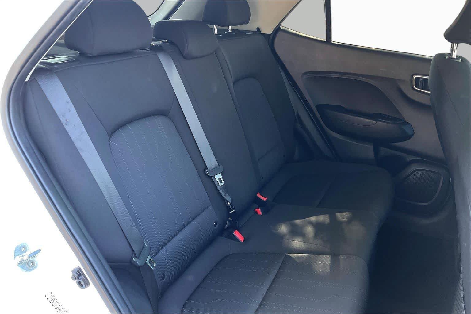 Used 2021 Hyundai Venue SE FWD image 19