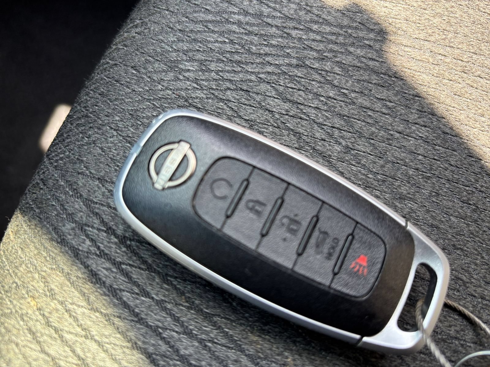Used 2025 Nissan Rogue SV FWD image 26