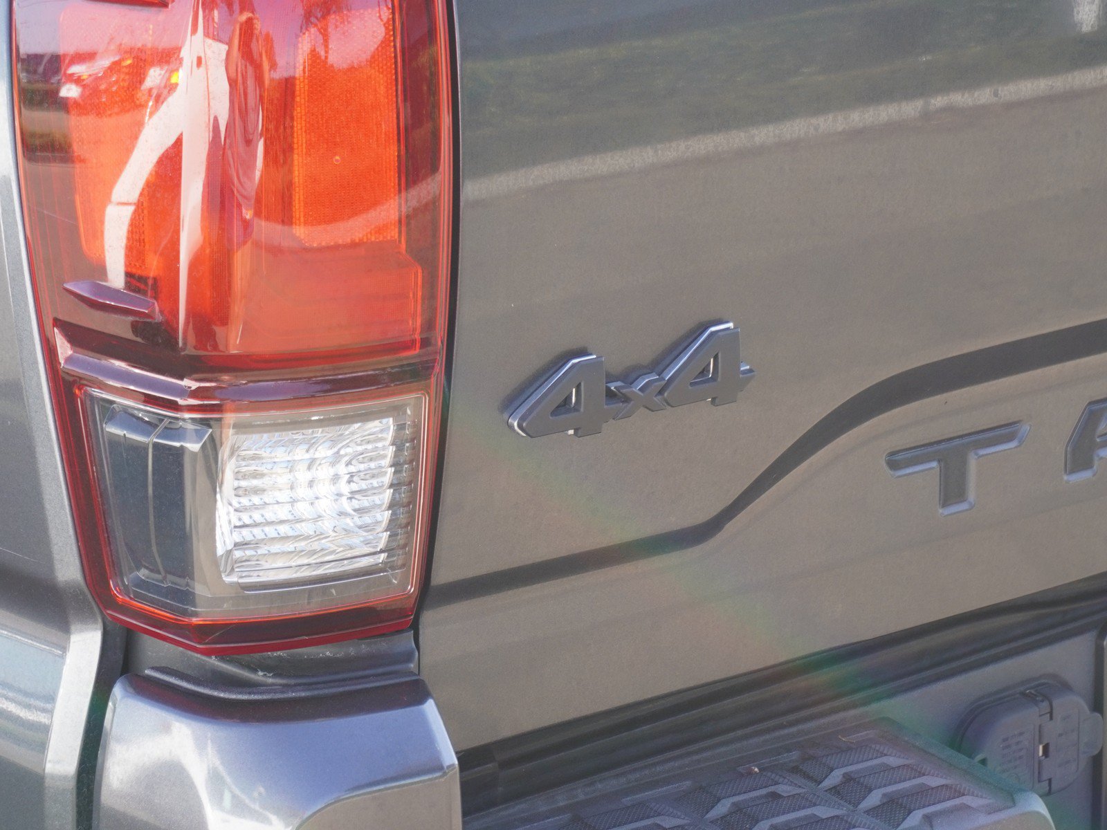 Used 2020 Toyota Tacoma SR AWD/4WD image 10