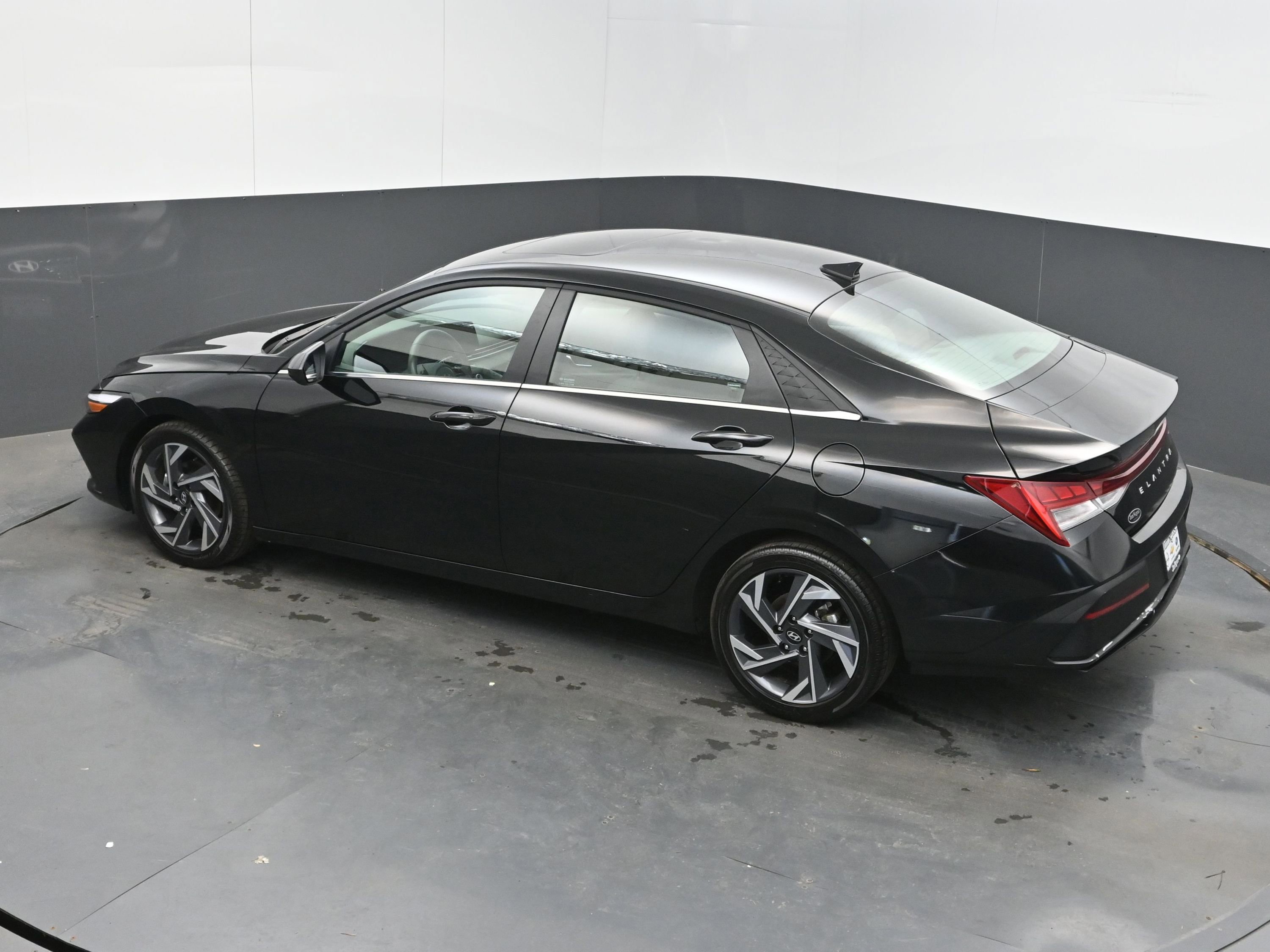 Used 2025 Hyundai Elantra SEL image 36