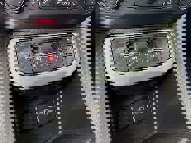 Used 2021 GMC Acadia SLE w/ Driver Convenience Package FWD image 16