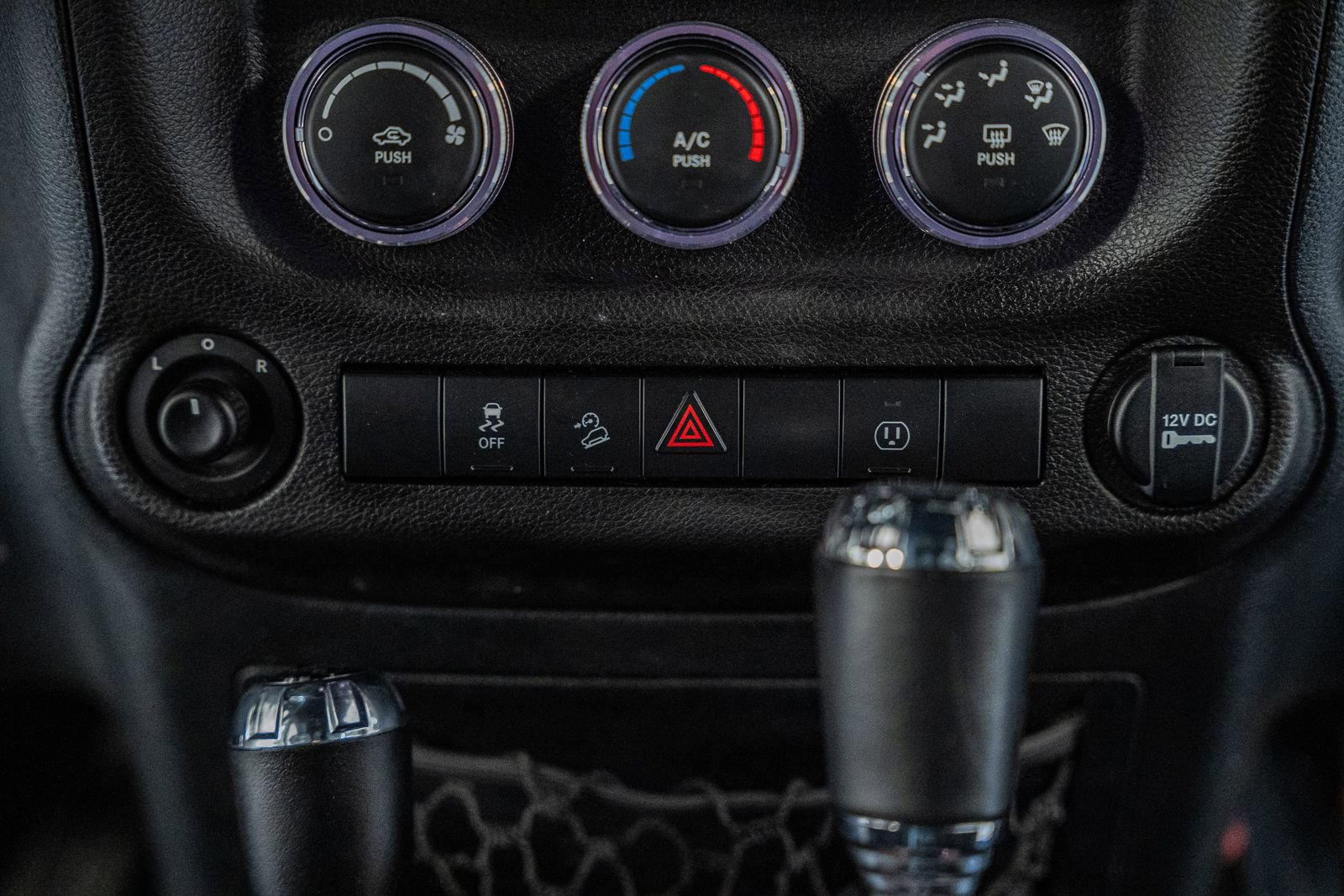 Used 2014 Jeep Wrangler Unlimited Rubicon w/ Connectivity Group image 29