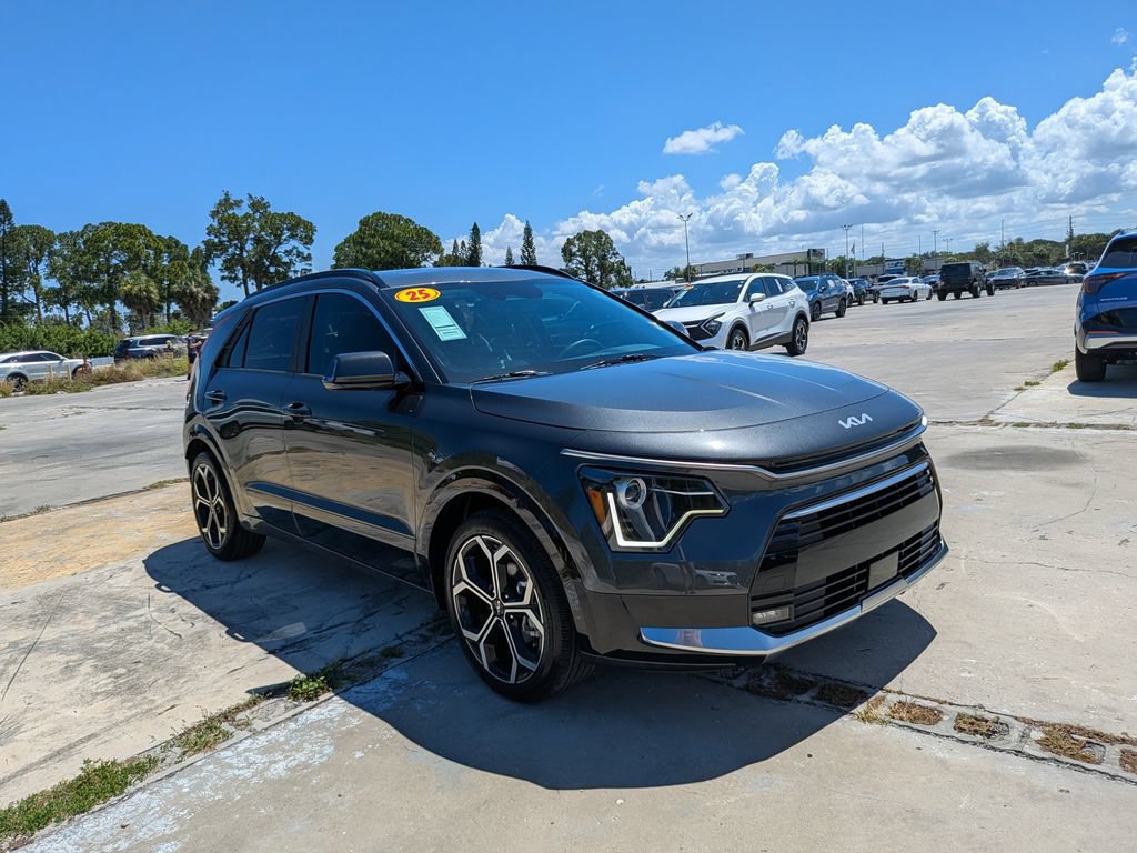 Certified 2025 Kia Niro EX Touring FWD image 2