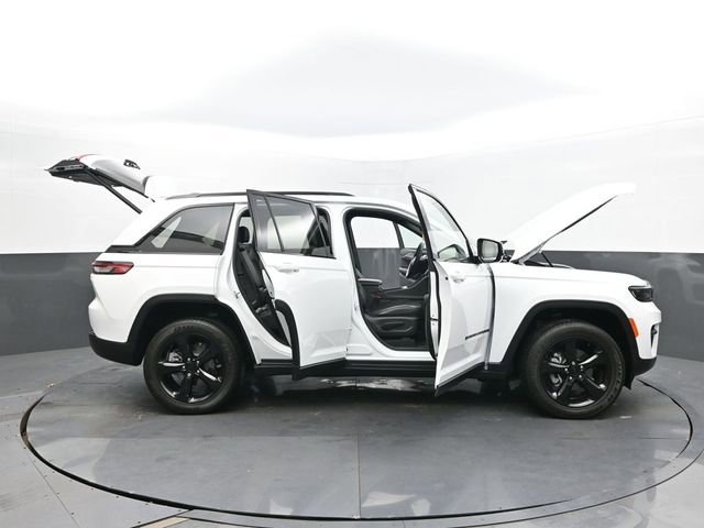 Used 2022 Jeep Grand Cherokee Altitude image 69