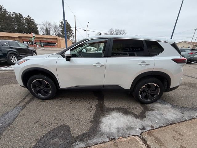 Used 2024 Nissan Rogue SV image 4
