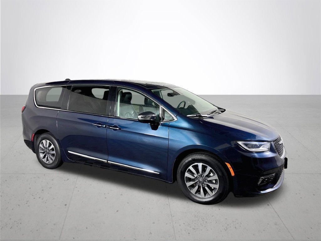 Used 2023 Chrysler Pacifica Limited FWD image 4