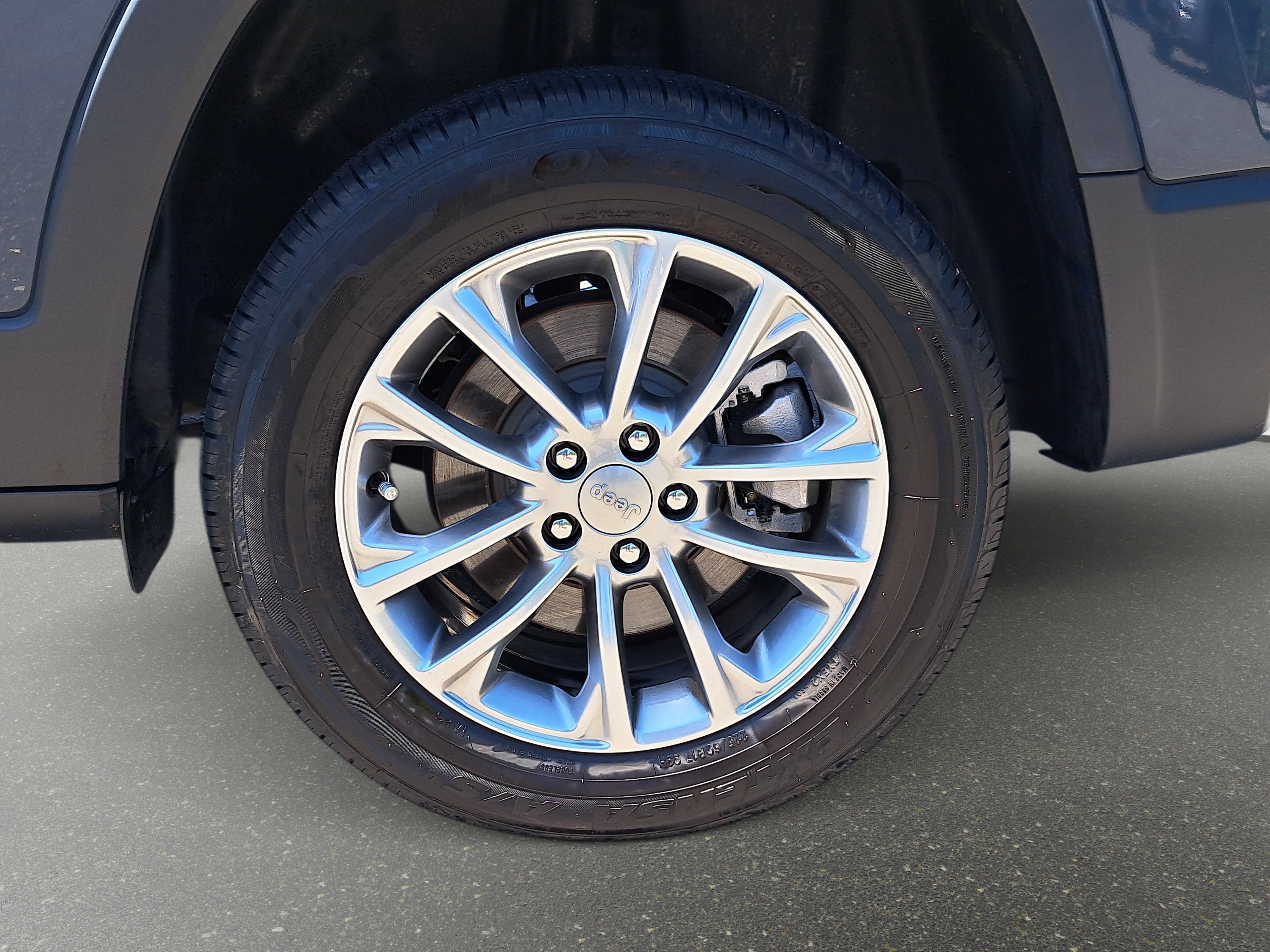 Used 2022 Jeep Cherokee Latitude Lux w/ Sun & Sound Group FWD image 32