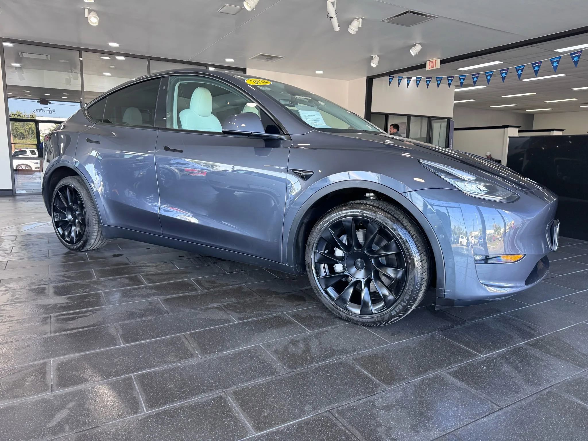 Used 2022 Tesla Model Y Long Range image 6