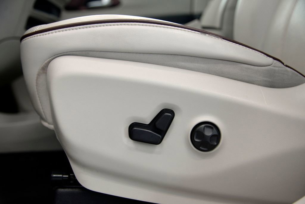 Used 2019 Chrysler Pacifica Limited w/ Advanced Safetytec Group image 16