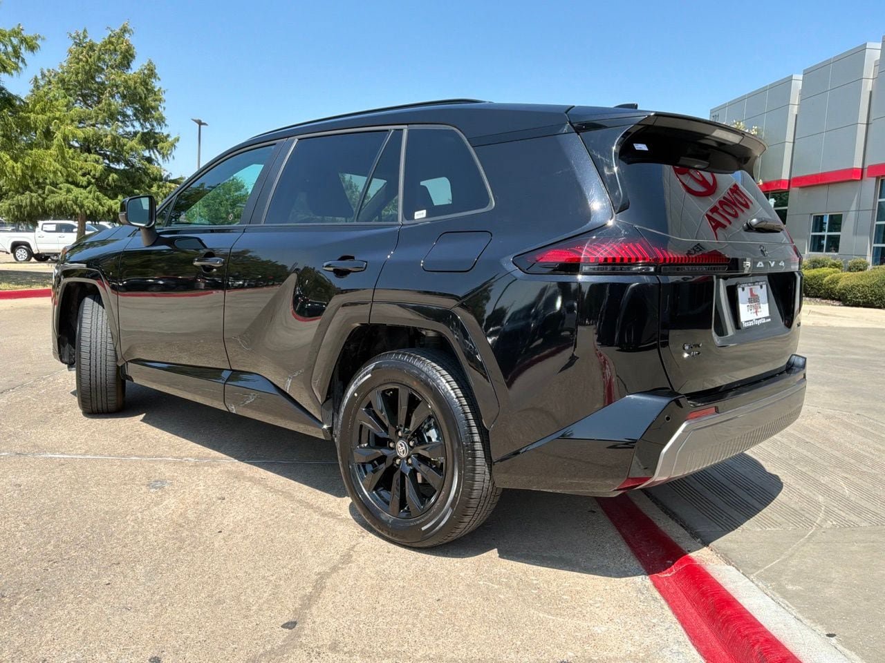 Used 2026 Toyota RAV4 SE AWD/4WD image 8