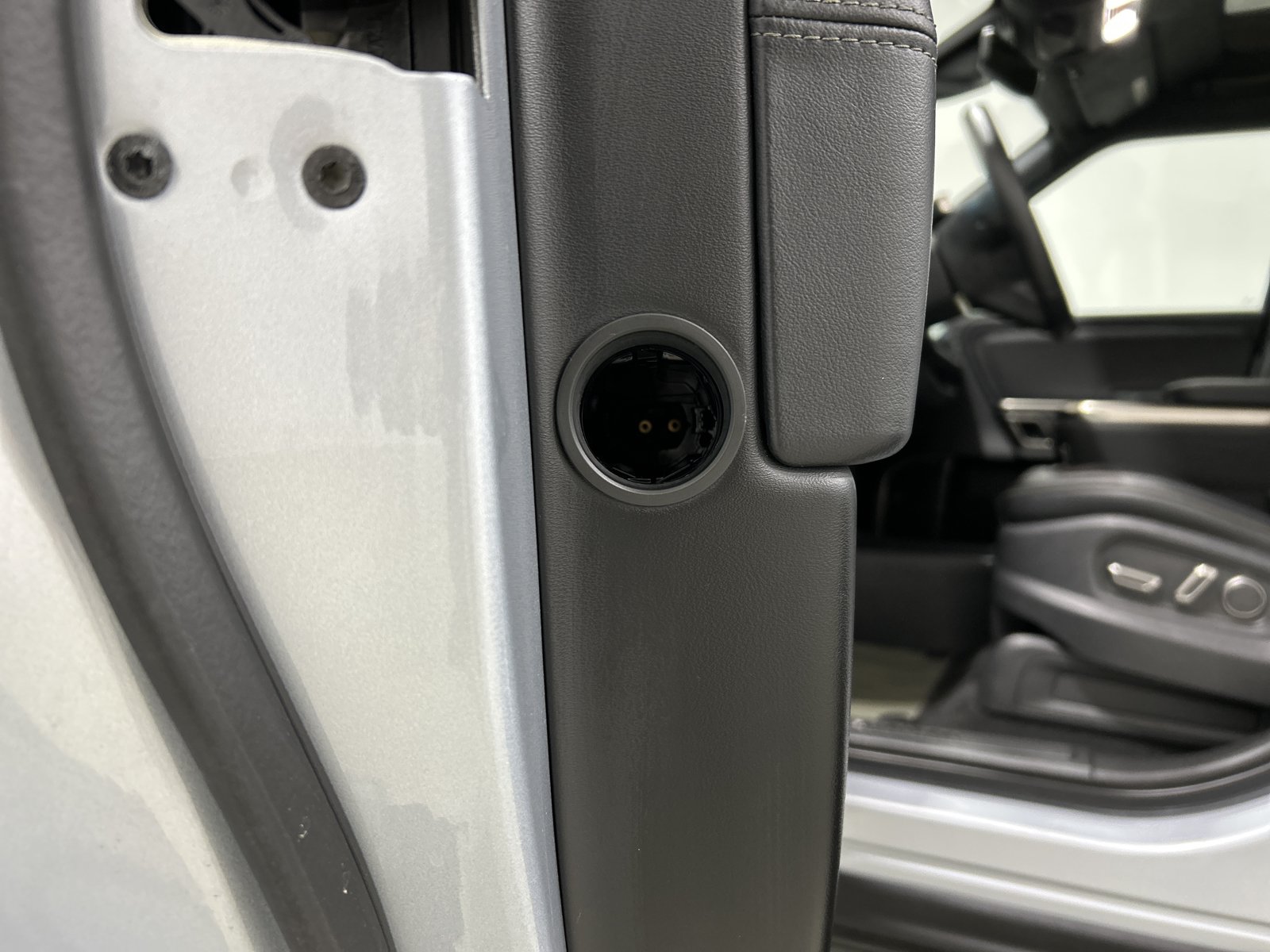 Used 2024 Rivian R1T Adventure AWD/4WD image 30