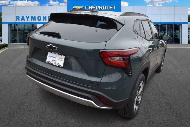 New 2026 Chevrolet Trax LT w/ LPO, Blackout Package image 4