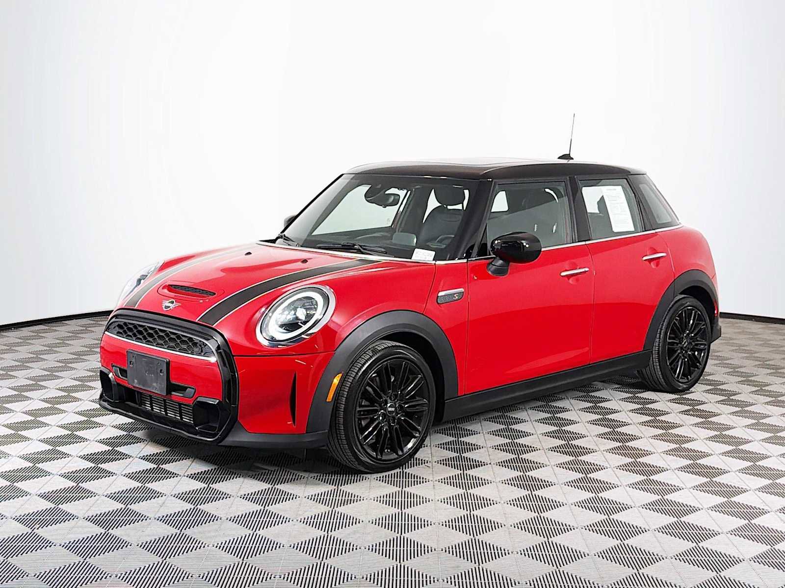Used 2022 MINI Cooper S image 1